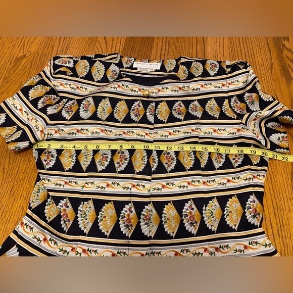 Maggy London Vintage 100% Silk Fan Pattern Skirt and Buttoned Top Set - Picture 10 of 16